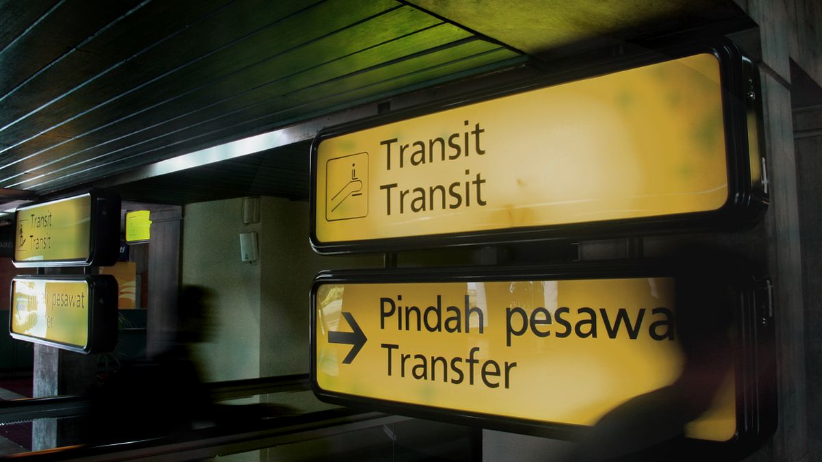 airport connecting flight transit terminal pentru romani