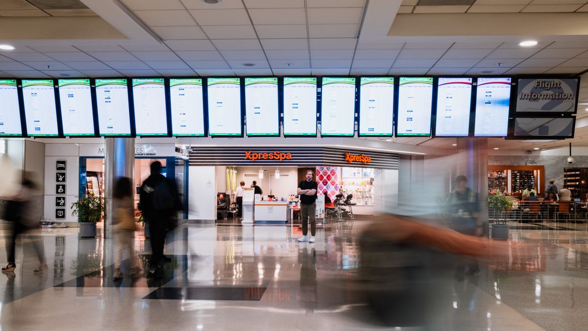 ETA UK tranzit durata terminal aeroport