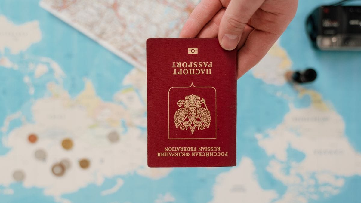 Calendar și pașaport pentru valabilitatea ETA