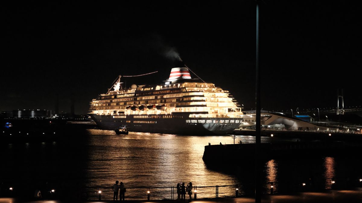 cruise ship UK transit port passenger pentru romani