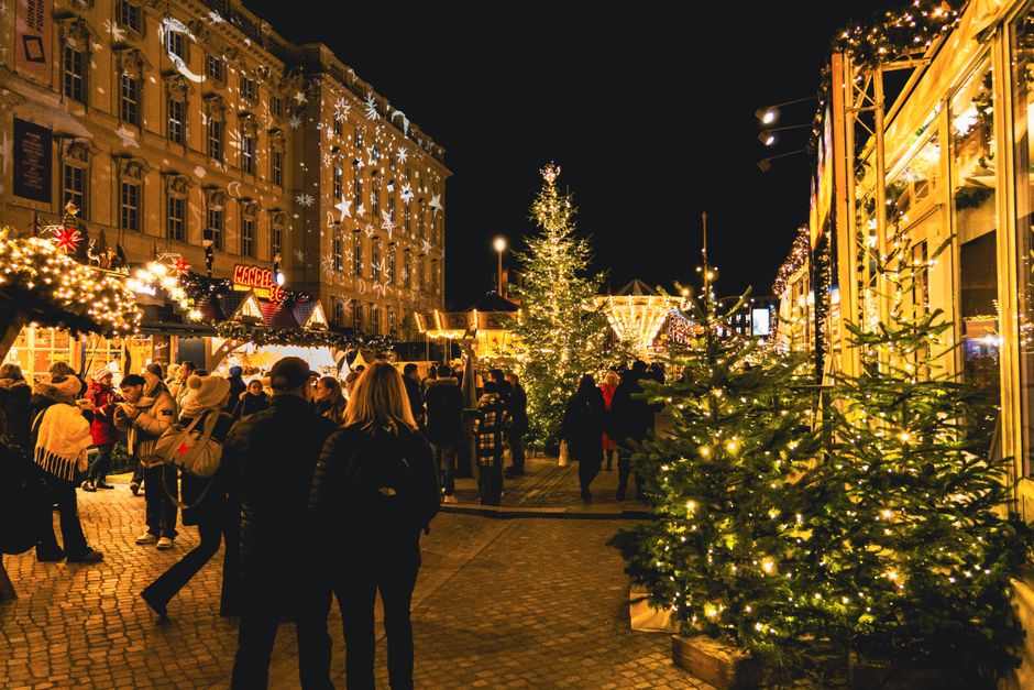 Luminile și caruselele târgului de iarnă Winter Wonderland din Hyde Park în 2026